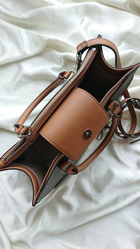 Guess Hensley Tote Crossbody Color Chocolate