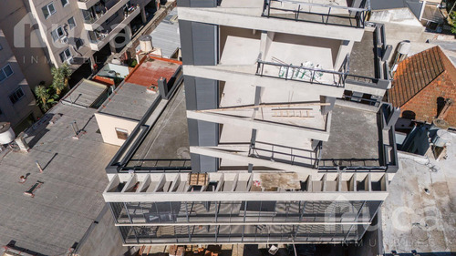 Excelente Departamento, 3 Ambientes Con Imponente Terraza Propia En El Corazón De Beccar