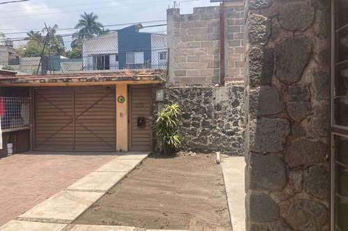 Casa En Venta De 4 Recámaras, Excelente Oportunidad De Inversión, Para Remodelar A 3 Cuadras De...