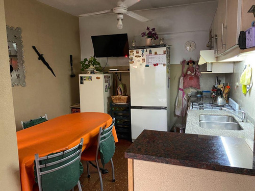 Casa En Devoto. Ideal 2 Familias