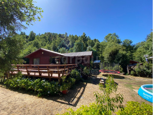 Se Vende Casa Y Cabaña En Parcela. Sector Quetroleufu, Pucón