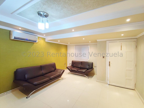 Espectacular Casa En Venta De 2 Niveles En Conjunto Privado Sector Los Perozos Coro 24-7749 04r