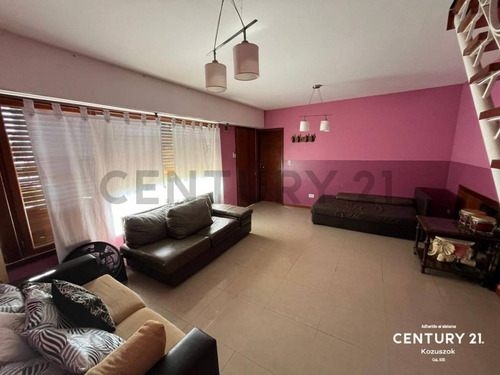 Casa De (5) Cinco Ambientes En Venta - Permuta - Villa Gesell, Costa Atlántica