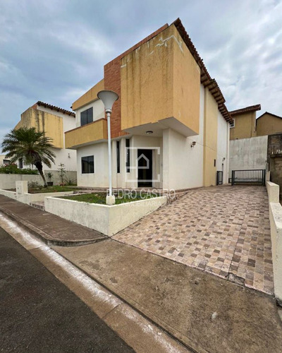 Venta Tonw House En Villa Granada Conjunto Residencial Athenea Place, Puerto Ordaz, Guayana, Bolivar, Venezuela