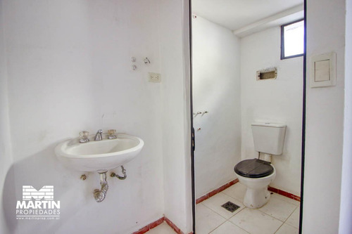 Casa Ph En Venta En Olivos 3 Ambientes, Con Cochera, Jardín Y Galpón. 170 M2 Cub.