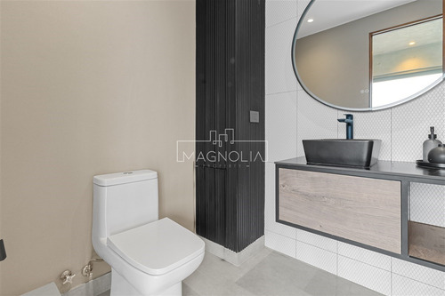 Casa En Arriendo De 7 Dorm. En Lo Barnechea
