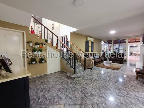 Casa De Amplios Espacios Amoblada En Urb. Lourdes. Ljsa 25-13114