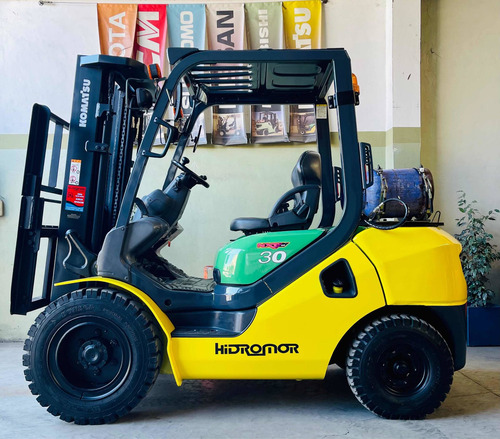 Imagen 2 de 9 de Autoelevador Komatsu 3tn, Torre Triple/desplazador, Garantia