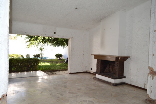 Ubicadísima Propiedad En Venta Como Terreno !