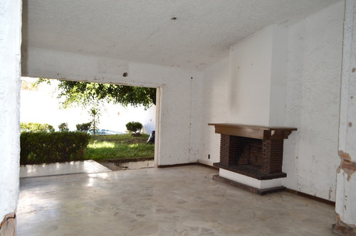 Ubicadísima Propiedad En Venta Como Terreno !