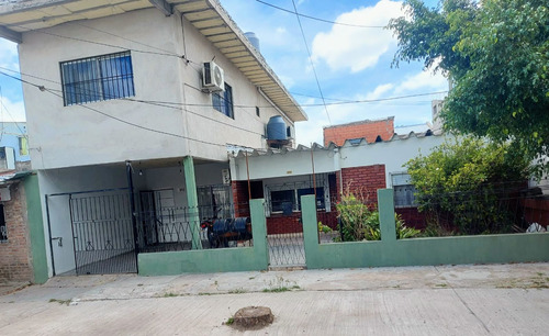 Venta Lote Con 2 Casas Y Patio, Berazategui