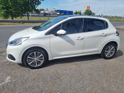 Imagen 3 de 18 de Peugeot 208 2016 1.6 Feline
