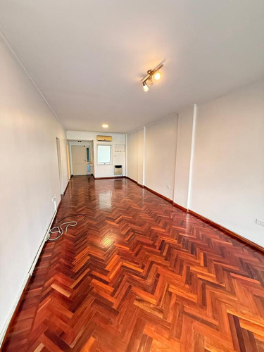 Departamento De Categoría De 3 Dormitorios + Dependencia Y Cochera En Las Heras Al 300, Barrio Sur