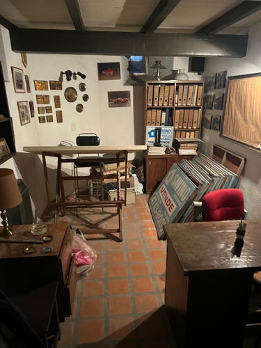Casa En Alquiler, Apto Profesional , Actualmente Se Ocupa Como Oficinas . Ideal Oficinas . Cerca Del Centro Comercial , Tribunales , Transportes.