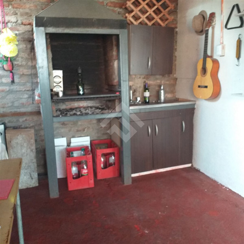 Casa En Venta De 4 Dorm. En La Florida