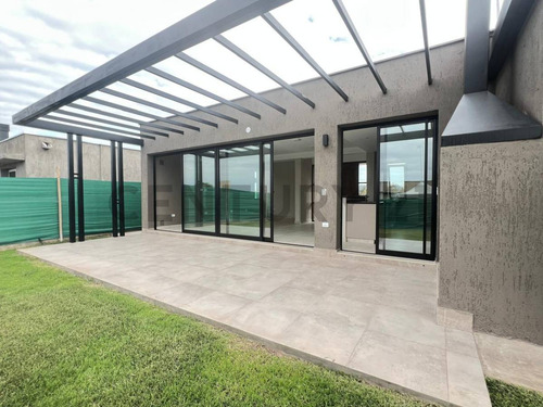 Se Vende Casa En Barrio Privado Lar De Vieytes Ii