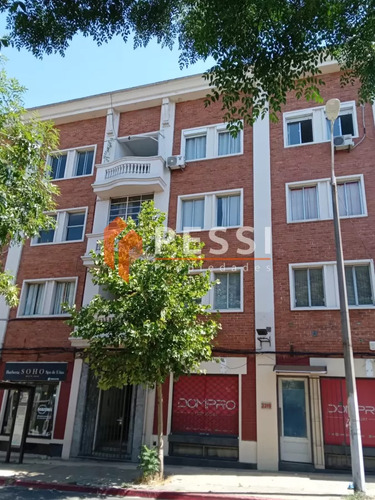 Venta Apartamento 2 Dormitorios Y Terraza En La Comercial