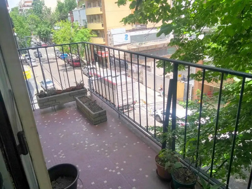 Amplio Departamento De 3 Ambientes Con Balcón Al Frente