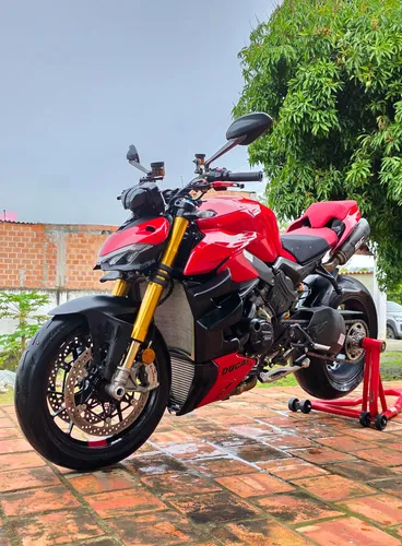 Ducati Streetfighter V4s