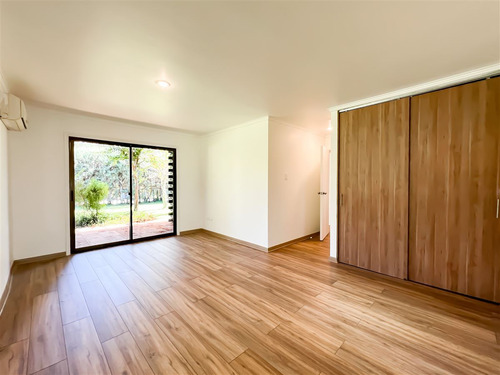 Casa En Venta De 4 Dorm. En Navidad