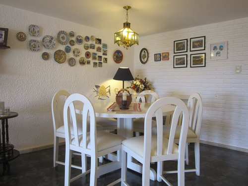 Apartamento En Muy Buena Ubicacion, De 2 Dor, 2 Baños Con Balcon Con Parrillero Con Linda Vista. Consulte!!!!!!!!- Ref: 1991
