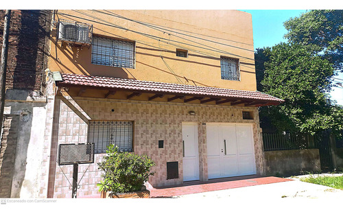 Venta Casa 2 Dormitorios Cochera Y Jardin  