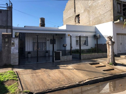 Imagen 2 de 17 de Casa En Venta En José C Paz