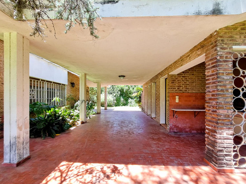 Casa En Venta · 7 Ambientes · 3600 M2 · Jardín · Quincho · Piscina