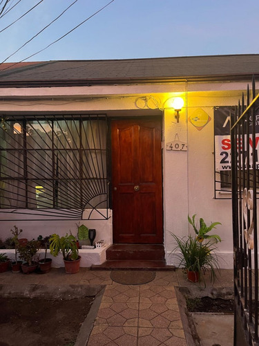 Casa Muy Bonita, Sector Tranquilo, Locomoción A 2 Cuadras.