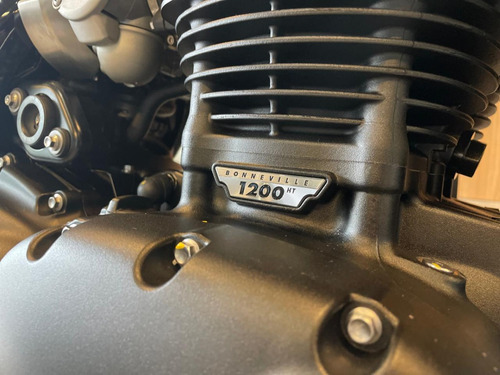 Triumph Bonneville Bobber 1200 25/25 Harley 883 (ja)