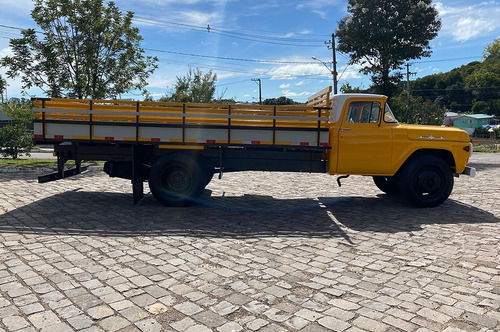 Caminhão Ford F-600 V8 - 1966