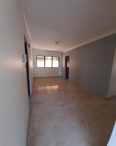 Apartamento En Las Praderas 3er Piso Ascensor