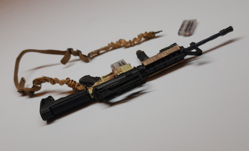 Miniatura Mi1itar Hot Toys 1/6 | Rifle M4 (Usado)