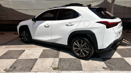 Lexus UX 2.0 250h F-Sport At
