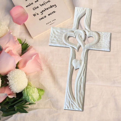 Crucifijo De Cruz De Madera Tallada Con Corazones Estándar