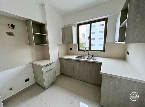 Lujoso Y Amplio Apartamento En Los Cacicazgos