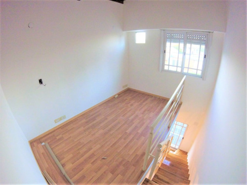Imagen 9 de 11 de Duplex 3 Ambientes Con Patio Y Cochera // Laprida 813