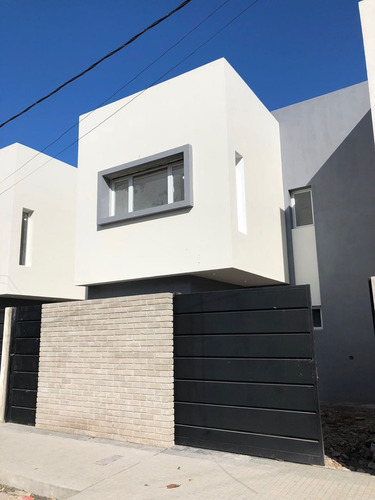Imagen 4 de 7 de Duplex 2 Dorm - Patio - Cochera - 16 E 528 Y 529