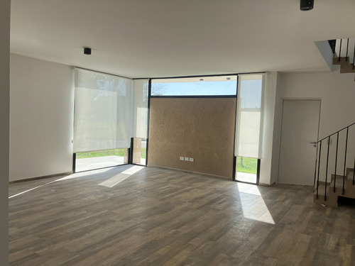 Imagen 3 de 16 de Venta De Casa En Terralagos, Canning