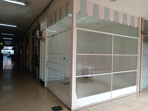 Alquiler Local Galeria Paseo Urquiza Con Agua. Dueño Directo