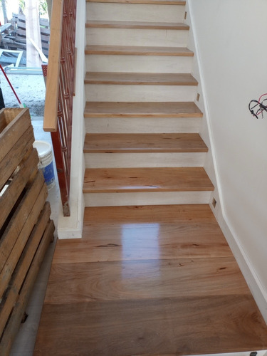 Imagen 3 de 5 de Revestimiento De Escalera De Madera
