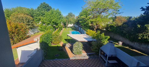 Casa En Venta - 2 Dormitorios 2 Baños - 546mts2 - Castelar