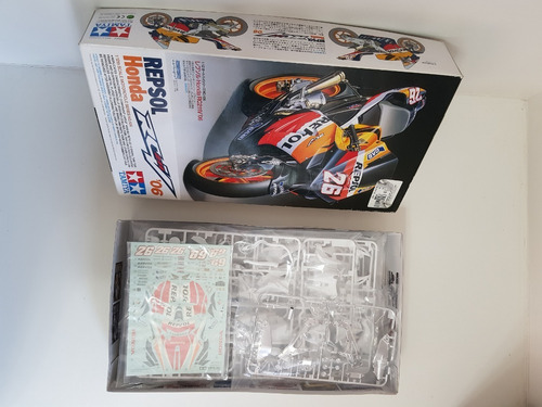 Moto Tamiya #14106 1/12 Repsol Honda Rc211v '06 D. Pedrosa