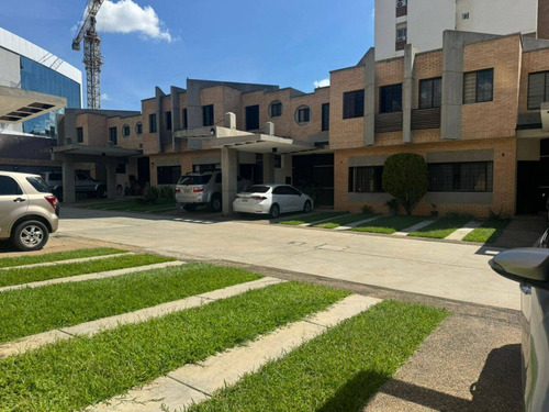 Se Vende Townhouse 168m2 Residencia Muralla Alta Urb. Los Mangos Cod 259787