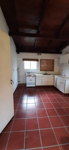 Imagen 4 de 22 de Hermoso Chalet Sobre Lote De 5100m2 En Cañuelas