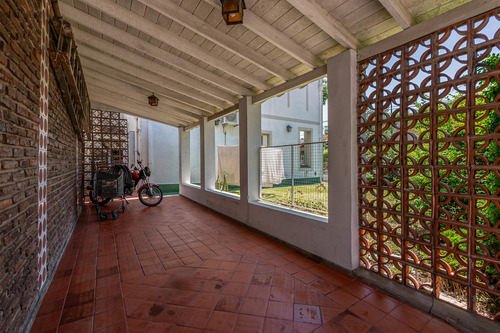 Hermosa Casa De Estilo - Venta - 6 Amb - Jardin - Garage - Suite - Coghlan