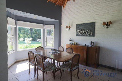 Casa A La Venta En Martindale C.c- 3 Dormitorios - Estilo Clasico