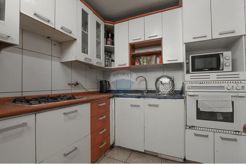 Casa En La Florida: Espacio Y Comodidad