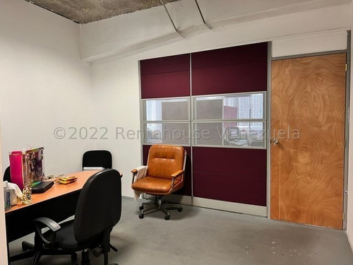 Imagen 17 de 30 de Venta De Estupendo Edificio En Prado De María / Gc 22-28408