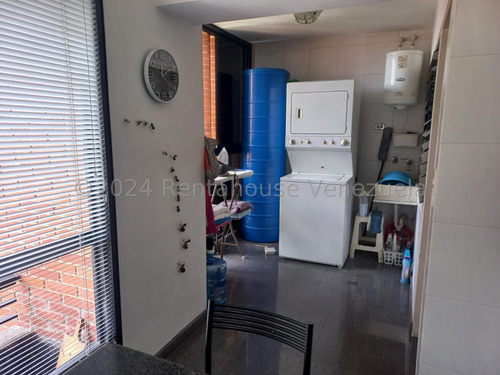 Ss: Vende Apartamento 25-2508 En Los Dos Caminos De 172 M2 De 3h/4b/2pe